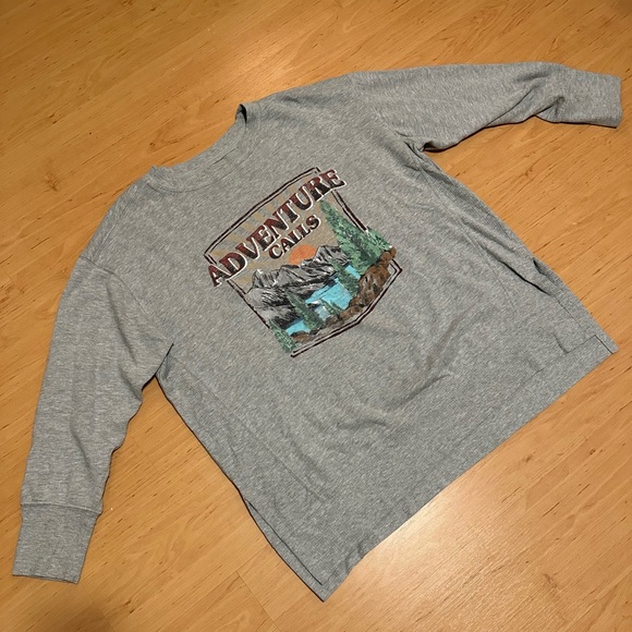 Oversized gray crewneck graphic sweatshirt - Picture 2 of 6